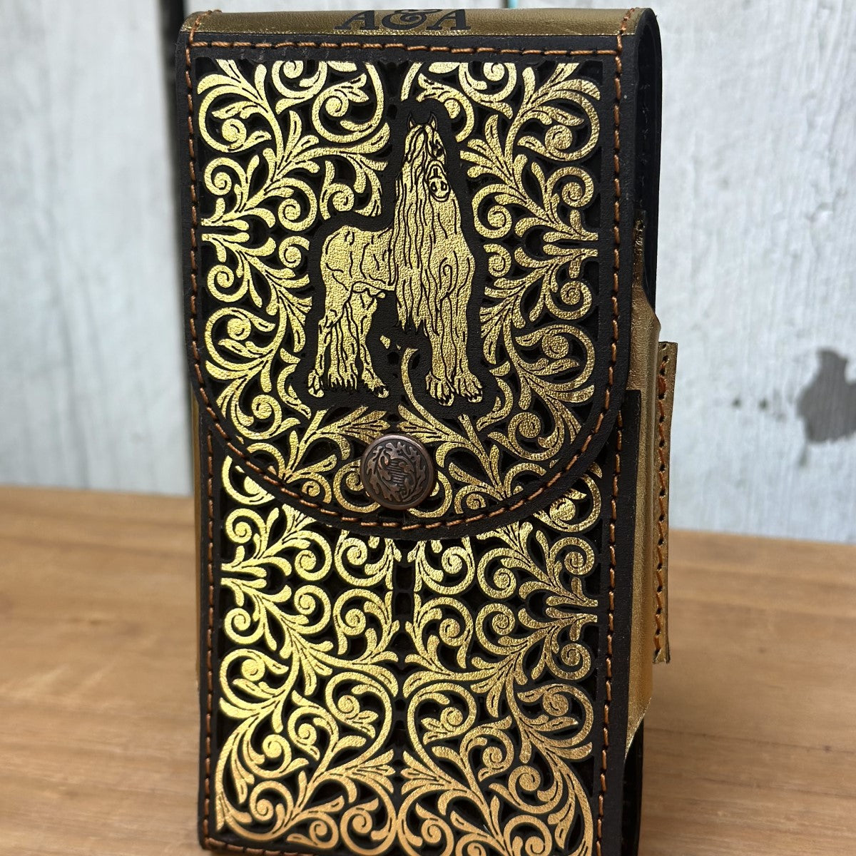 Funda Cortada a Láser "Caballo" Dorado - Fundas Vaqueras para Telefono (3)