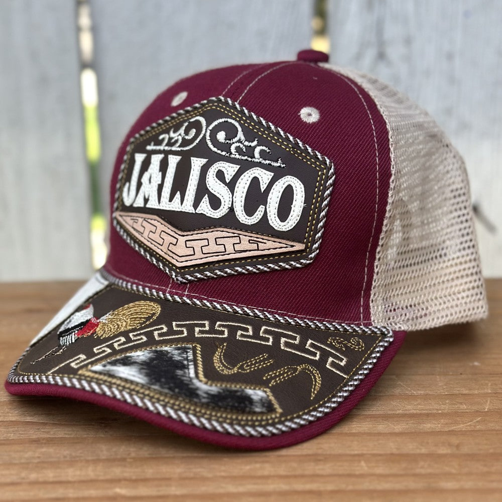 Gorra Burgundy y Beige de Jalisco con Bordado de Gallo | Gorras Mexicanas Artesanales