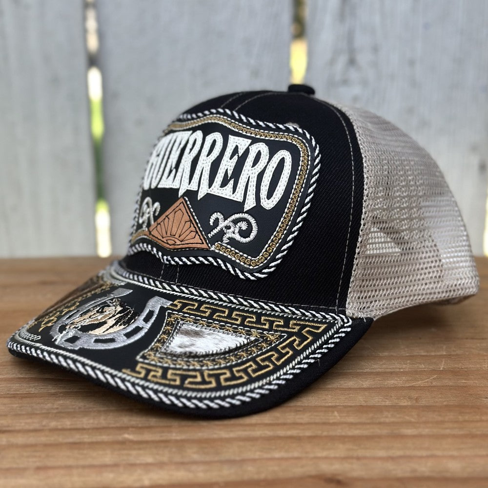 Gorra Negra y Beige de Guerrero con Bordado de Herradura | Gorras Mexicanas Artesanales
