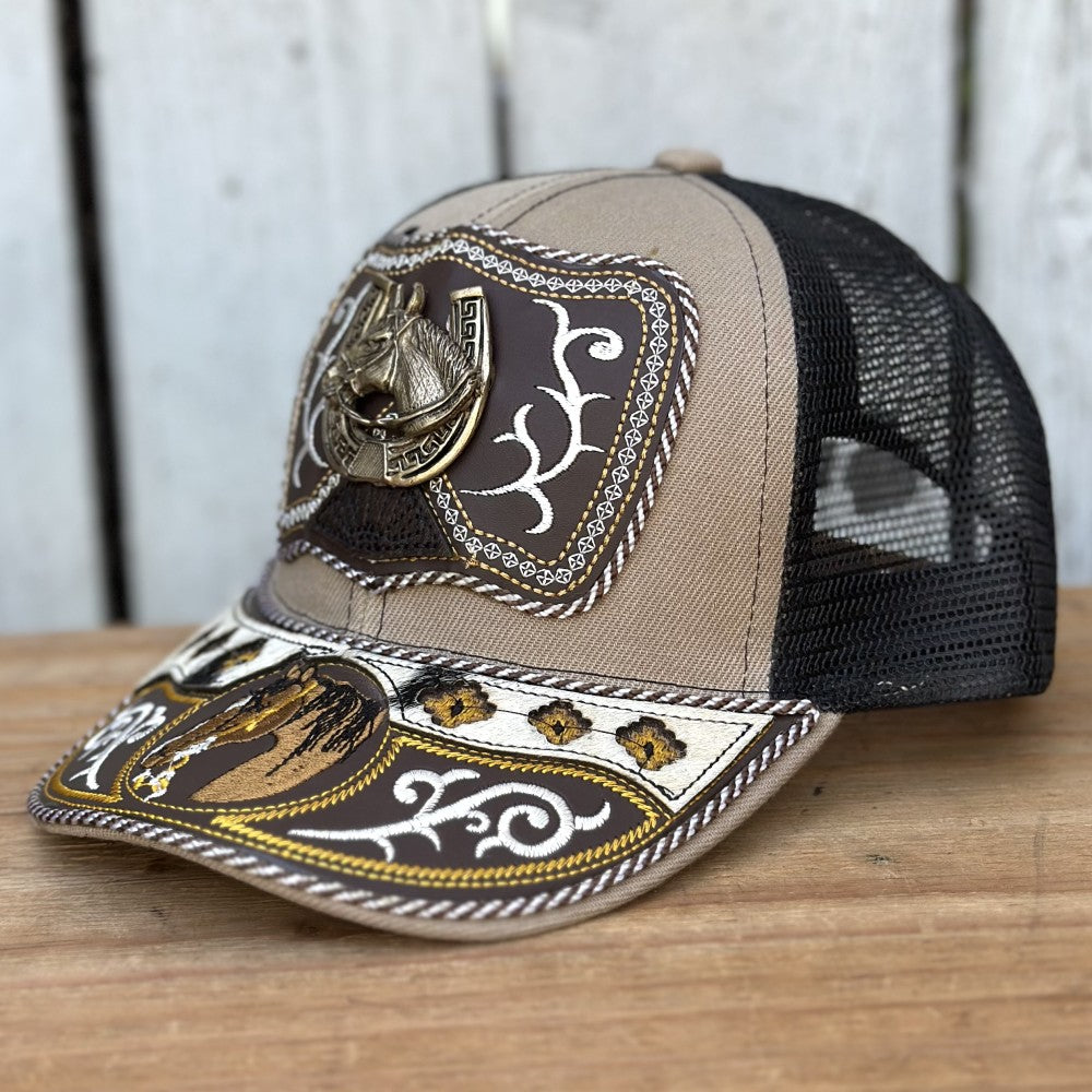 Gorra Vaquera Beige y Negro con Caballo y Herradura #2 | Gorras Artesanales Mexicanas