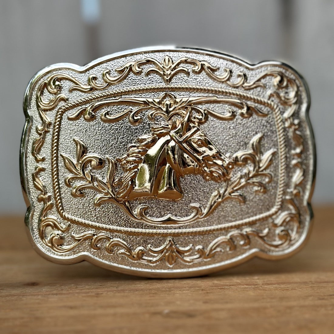 Hebilla Dorada y Plateada con Diseño de Caballo Versión 1 - Hebillas Vaqueras para Cinturones