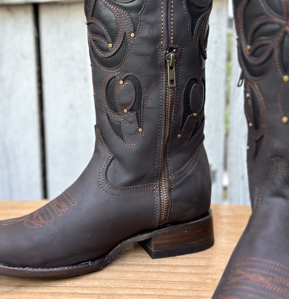 Bota Vaquera Café de Tubo Alto con Estoperoles para Mujer | CB-Ruby (4)