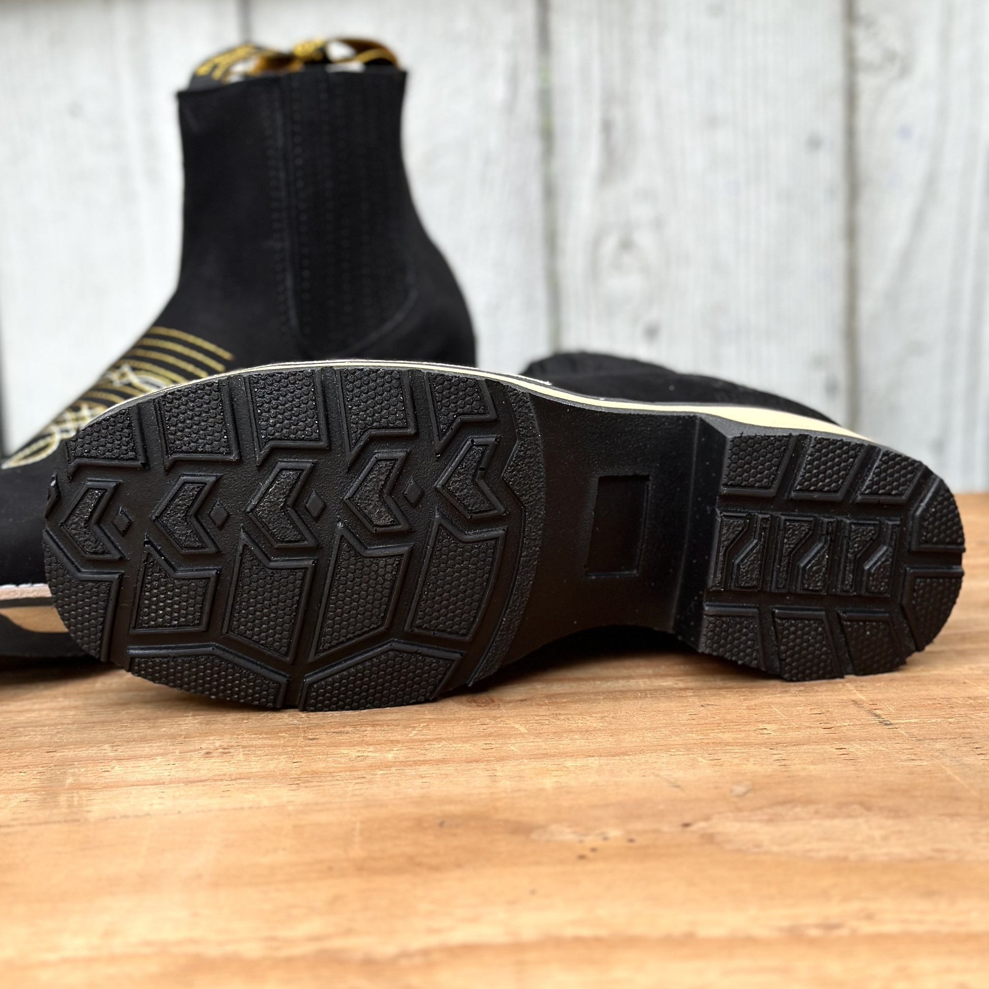 Botin Vaquero de Nobuck Negro con Suela de Goma para Hombre | DB-755 | Suela Doble Densidad