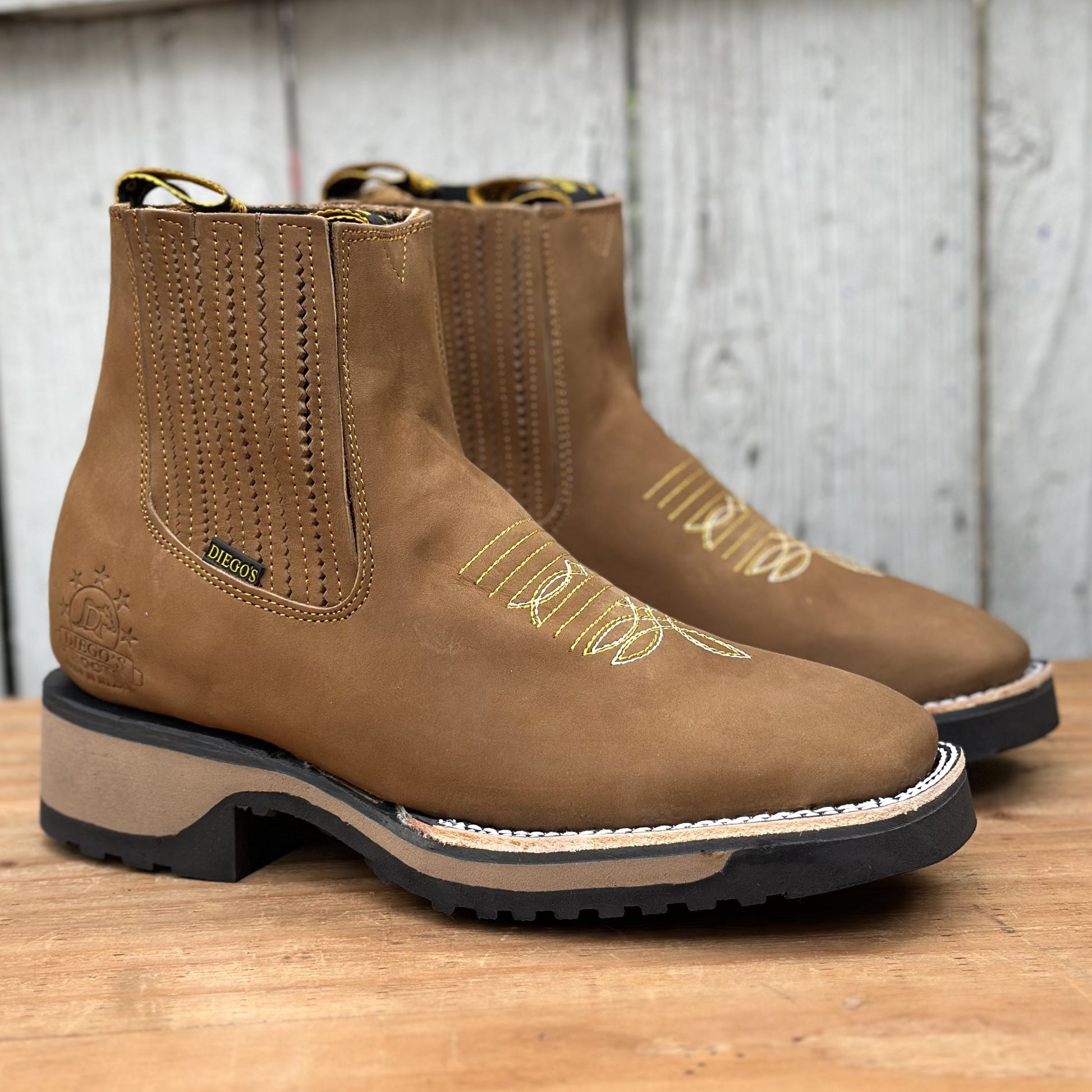 Botin Vaquero de Nobuck Color Papaya con Suela de Goma para Hombre | DB-755 | Suela Doble Densidad