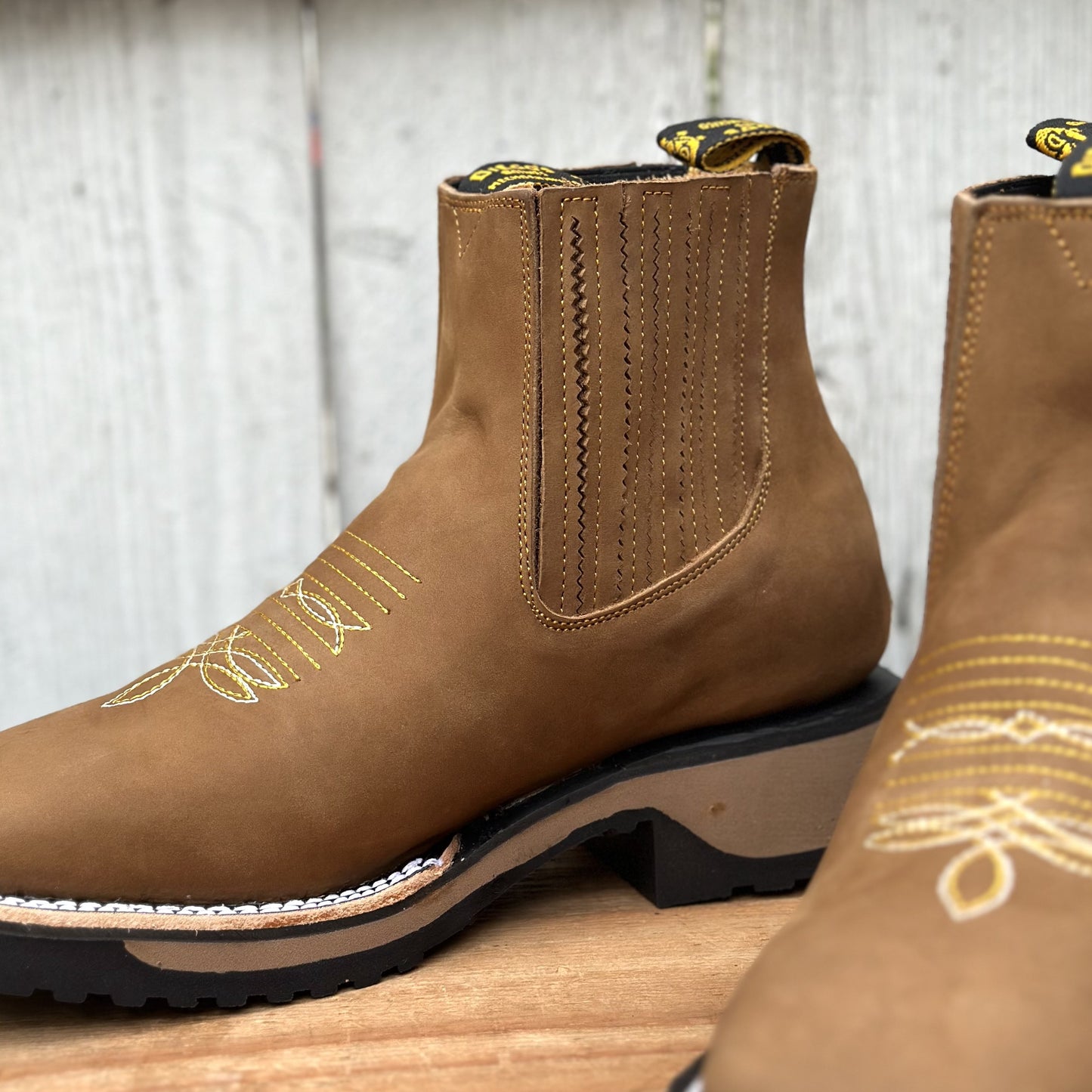 Botin Vaquero de Nobuck Color Papaya con Suela de Goma para Hombre | DB-755 | Suela Doble Densidad | Botines Vaqueros Mexicanos (4)