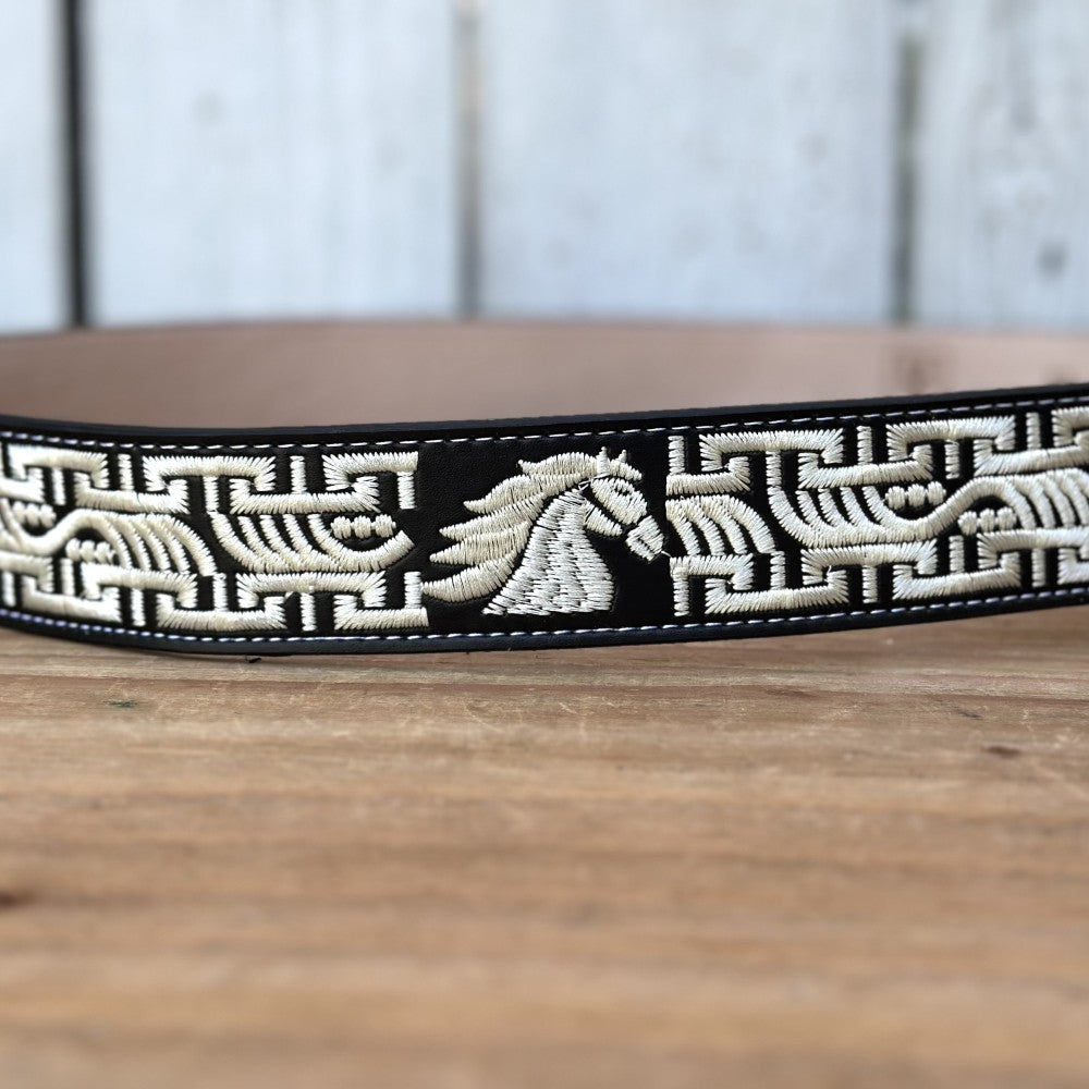 Cinturón Vaquero "Caballo" Blanco y Negro con Hebilla Ovalada - Cinturones Vaqueros para Hombre (3)