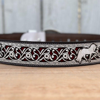 Combo de Combo de Cinturón Vaquero y Funda para Teléfono “Horses” de Piel Blanca Cortada a Láser con Fondo Rojo (2)