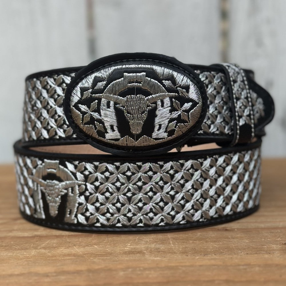 Cinturón Vaquero Negro "Toro de Suerte" de 2" - Cinturones Vaqueros para Hombre - Cinturones Vaqueros Mexicanos
