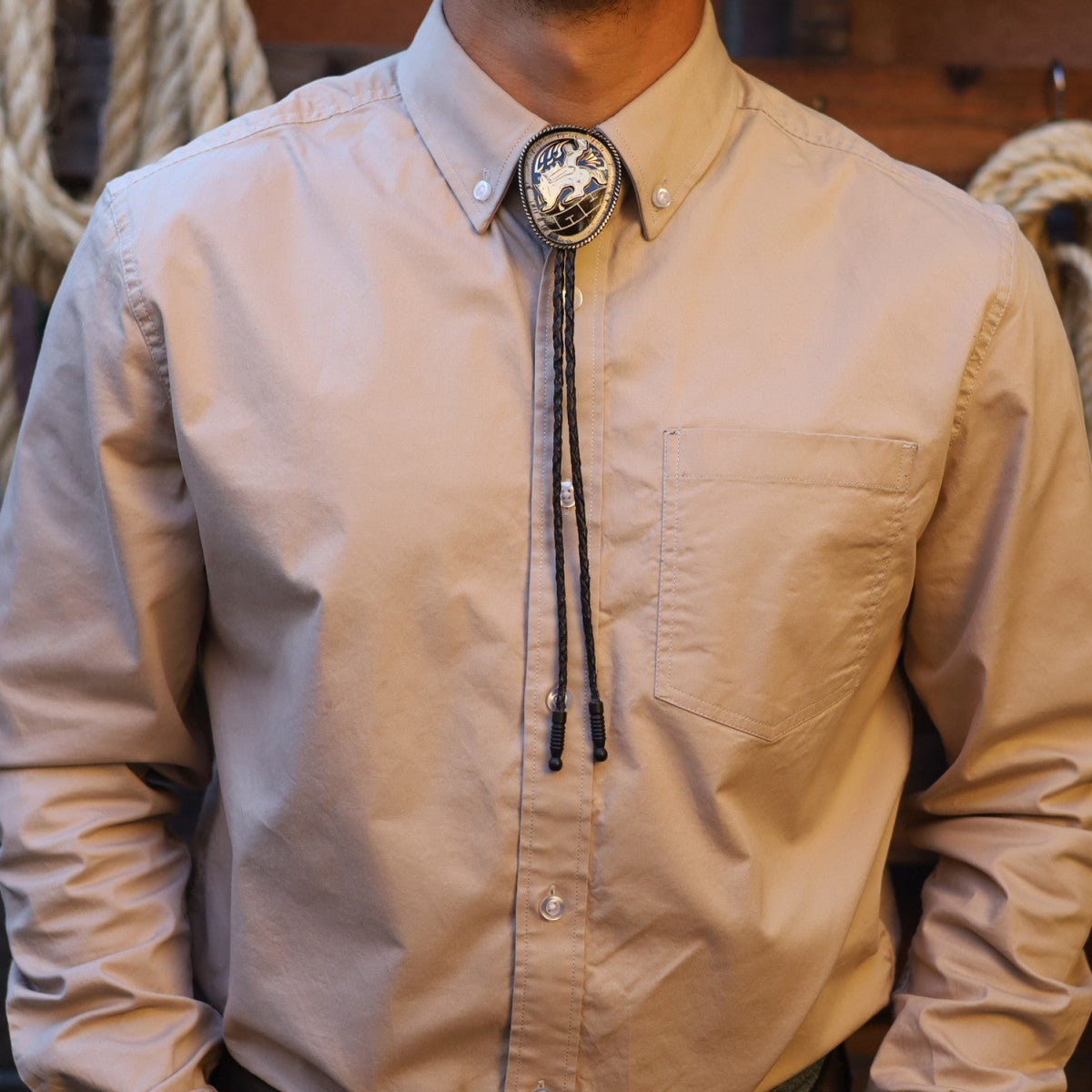 Corbatin Ovalado Negro con Jinete y Toro Dorado - Corbatines Vaqueros para Hombre (5)