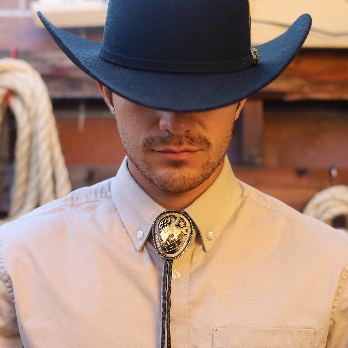 Corbatin Ovalado Negro con Jinete y Toro Dorado - Corbatines Vaqueros para Hombre (3)