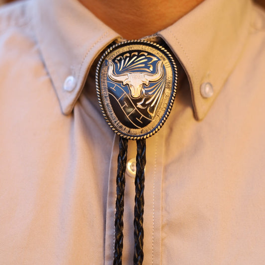 Corbatin Ovalado Negro con Toro Dorado - Corbatines Vaqueros para Hombre 