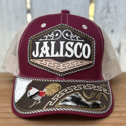 Gorra Burgundy y Beige de Jalisco con Bordado de Gallo | Gorras Mexicanas Artesanales