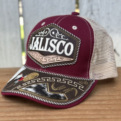 Gorra Burgundy y Beige de Jalisco con Bordado de Gallo | Gorras Mexicanas Artesanales