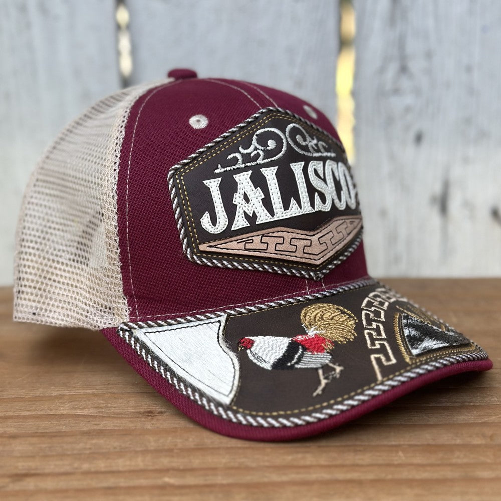 Gorra Burgundy y Beige de Jalisco con Bordado de Gallo | Gorras Mexicanas Artesanales