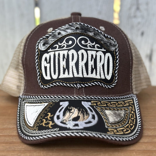 Gorra Café y Beige de Guerrero con Bordado de Herradura y Caballo
