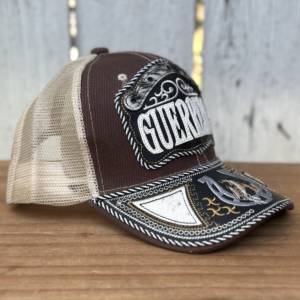Gorra Café y Beige de Guerrero con Bordado de Herradura y Caballo