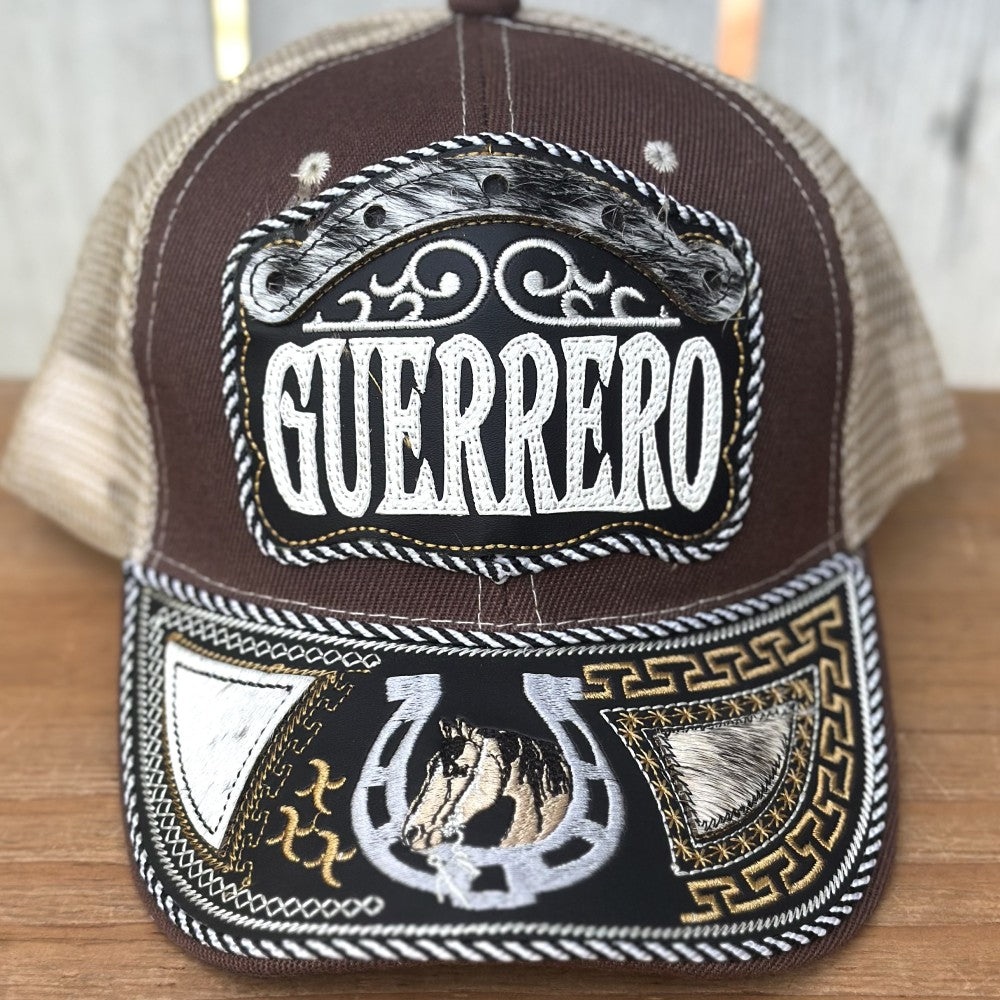 Gorra Café y Beige de Guerrero con Bordado de Herradura y Caballo