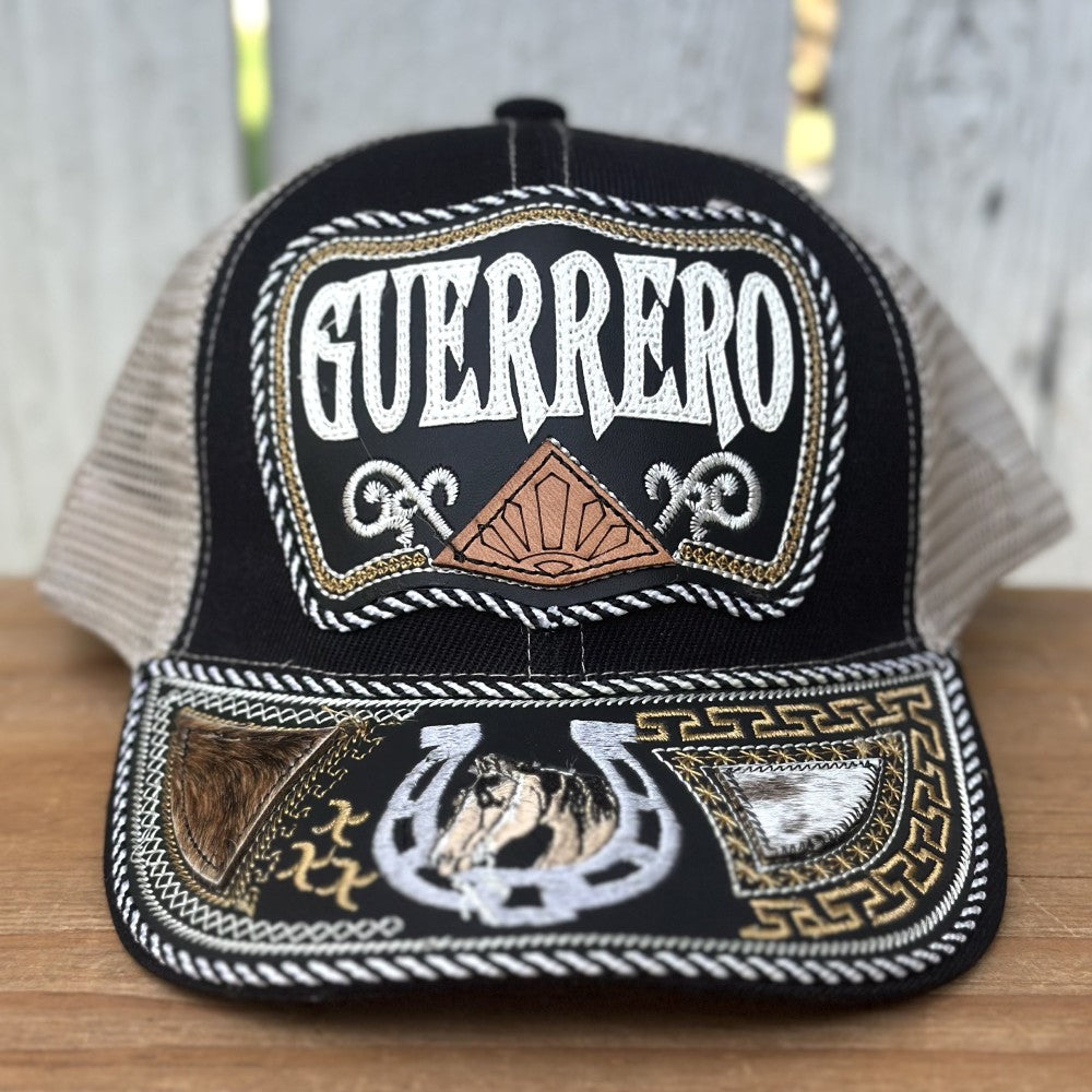 Gorra Negra y Beige de Guerrero con Bordado de Herradura | Gorras Mexicanas Artesanales