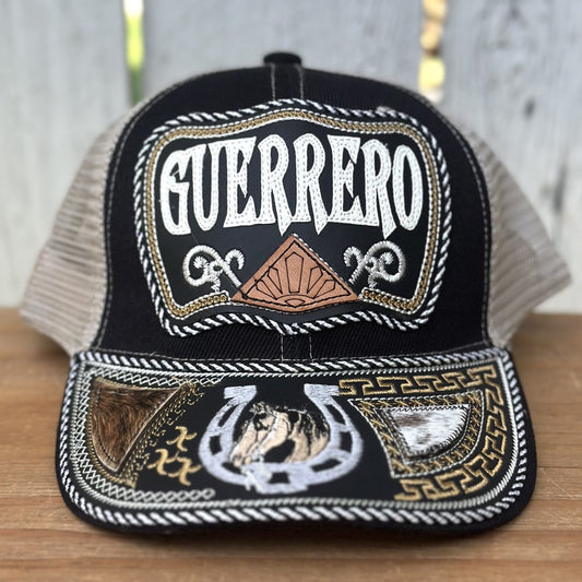 Gorra Negra y Beige de Guerrero con Bordado de Herradura | Gorras Mexicanas Artesanales