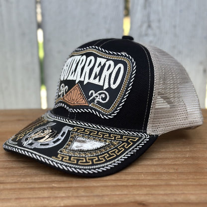 Gorra Negra y Beige de Guerrero con Bordado de Herradura | Gorras Mexicanas Artesanales