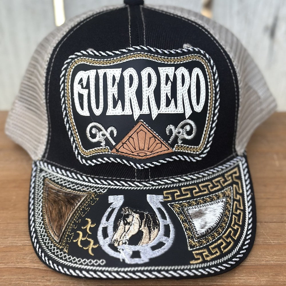 Gorra Negra y Beige de Guerrero con Bordado de Herradura | Gorras Mexicanas Artesanales
