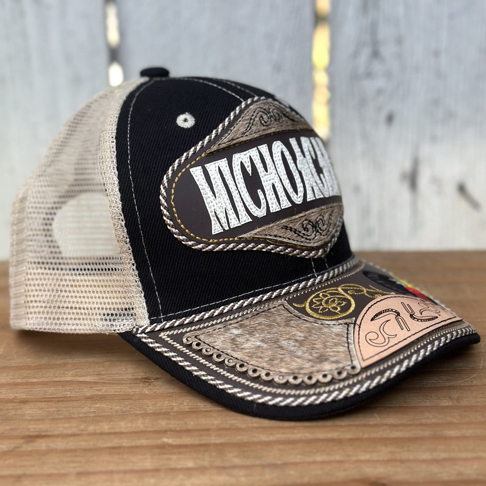 Gorra Negra y Beige de Michoacán con Bordado de Gallo