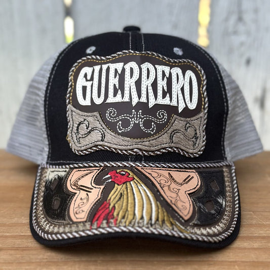 Gorra Negra y Gris de Guerrero con Bordado de Herradura