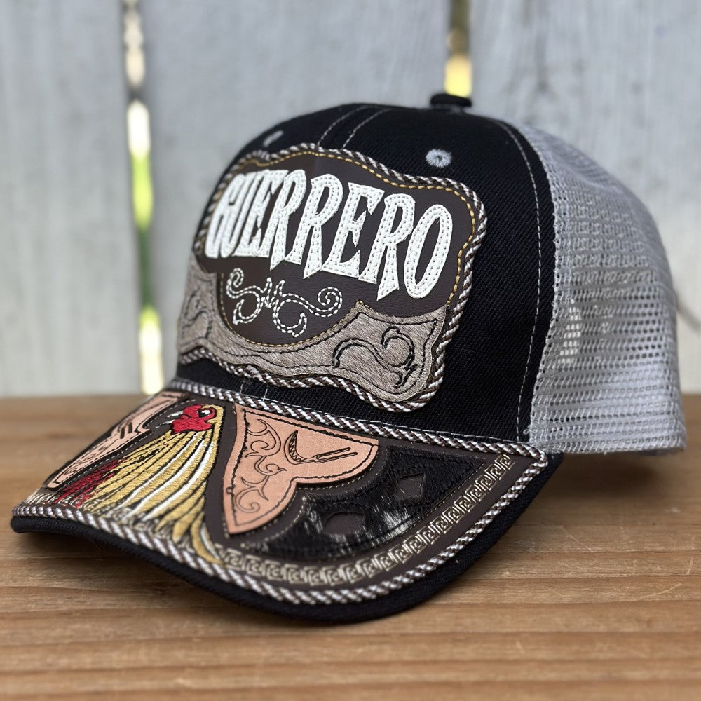 Gorra Negra y Gris de Guerrero con Bordado de Herradura