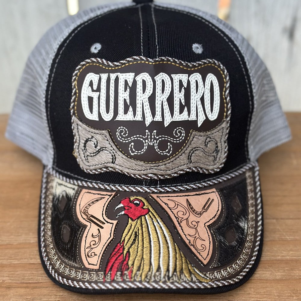 Gorra Negra y Gris de Guerrero con Bordado de Herradura