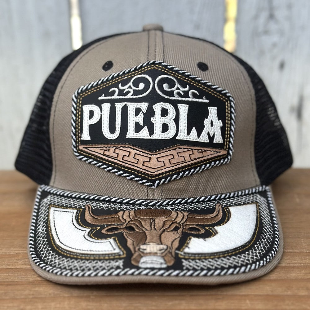 Gorra Taupe y Negra de Puebla con Toro Bordado | Gorras Mexicanas Artesanales