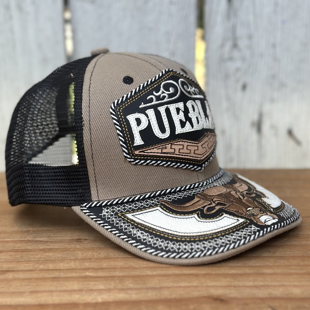 Gorra Taupe y Negra de Puebla con Toro Bordado | Gorras Mexicanas Artesanales