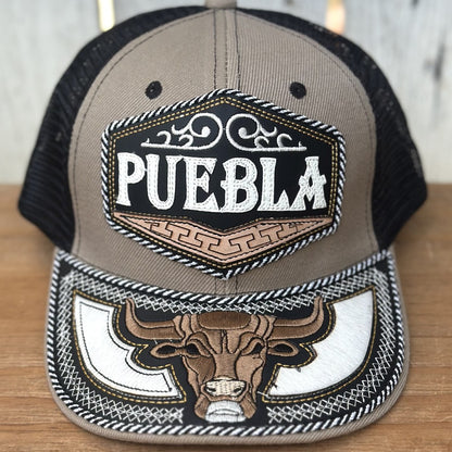 Gorra Taupe y Negra de Puebla con Toro Bordado | Gorras Mexicanas Artesanales