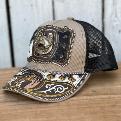 Gorra Vaquera Beige y Negra con Caballo y Herradura y Pelo de Res | Gorras Artesanales Mexicanas