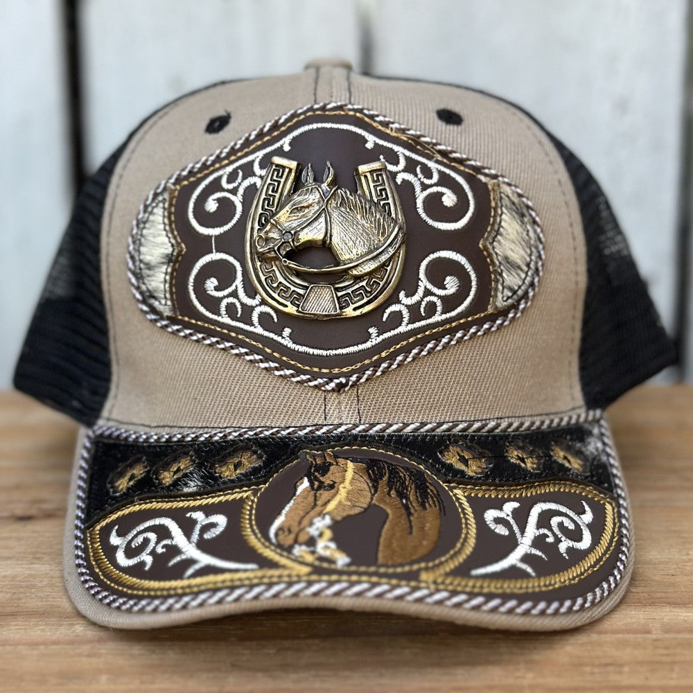 Gorra Vaquera Beige y Negro con Caballo y Herradura | Gorras Artesanales Mexicanas
