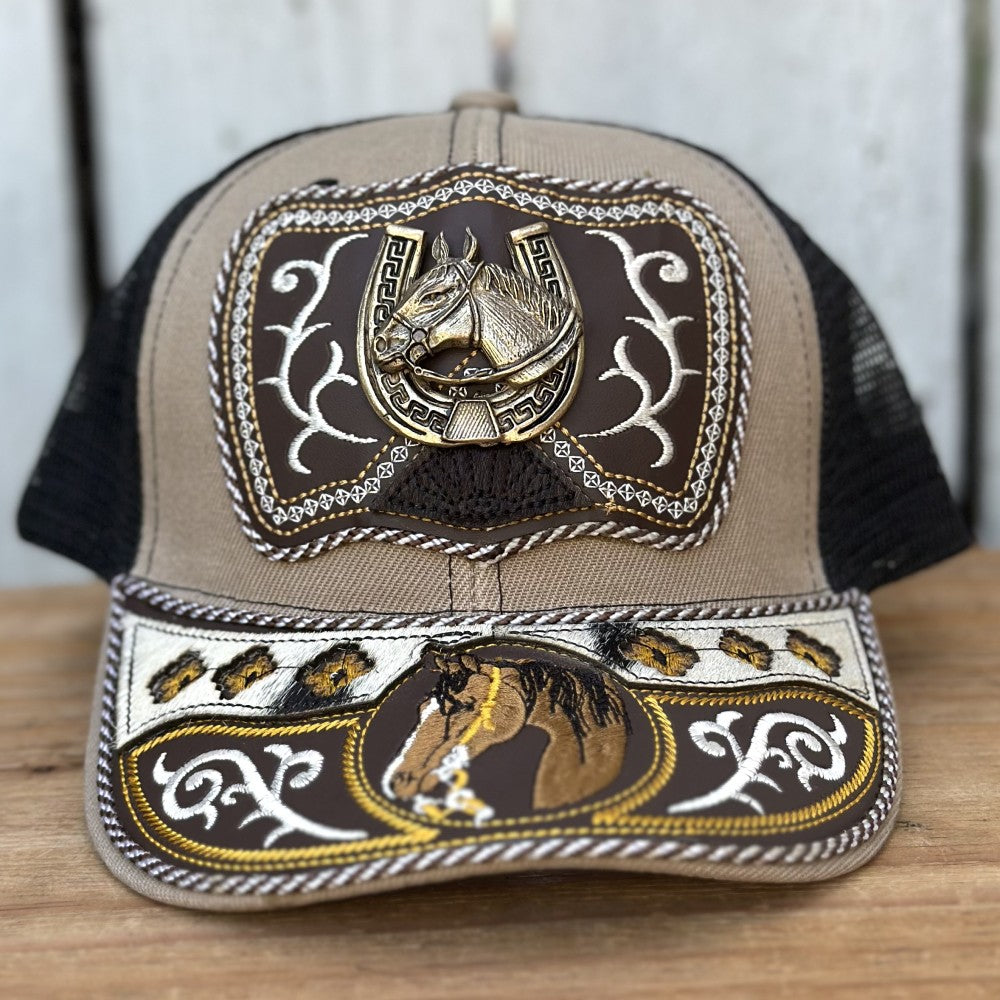 Gorra Vaquera Beige y Negro con Caballo y Herradura #2 | Gorras Artesanales Mexicanas