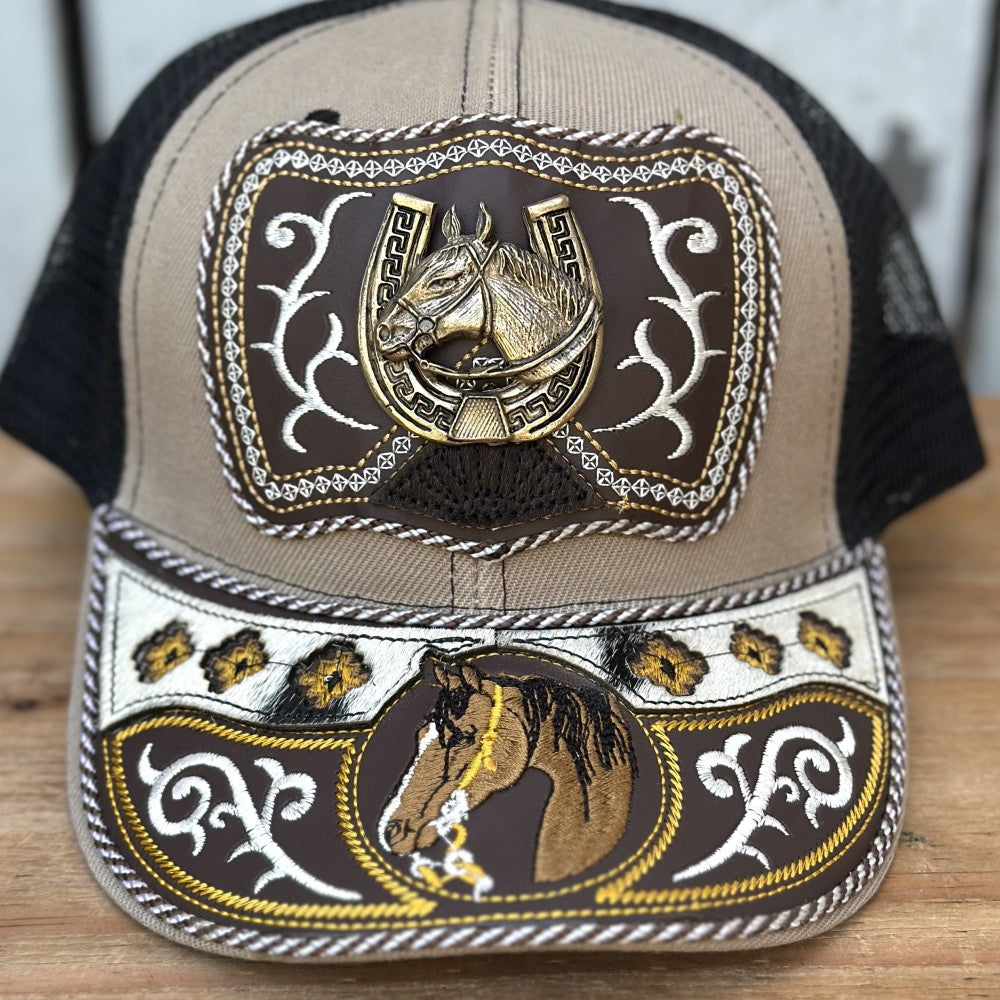 Gorra Vaquera Beige y Negro con Caballo y Herradura #2 | Gorras Artesanales Mexicanas