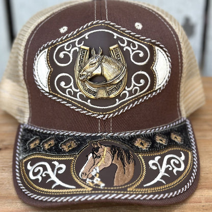 Gorra Vaquera Cafe y Beige con Caballo y Herradura | Gorras Artesanales Mexicanas