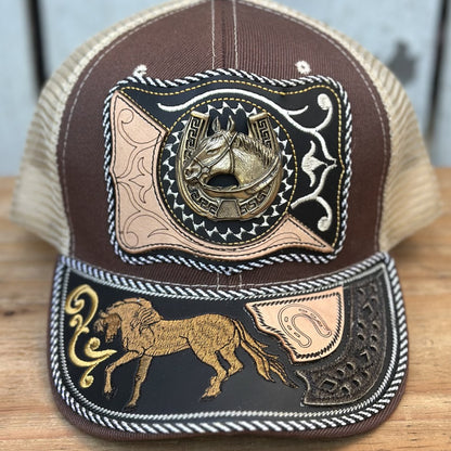 Gorra Vaquera Cafe y Beige con Caballo y Herradura #2 | Gorras Artesanales Mexicanas