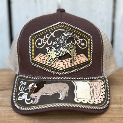 Gorra Vaquera Cafe y Beige con Jinete y Toro | Gorras Artesanales Mexicanas