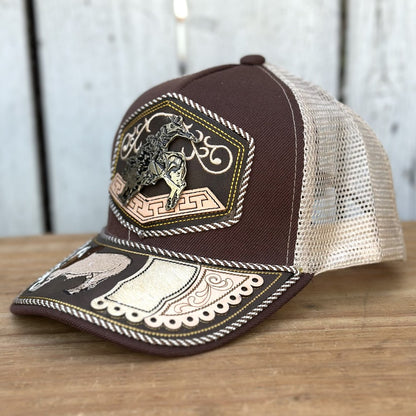 Gorra Vaquera Cafe y Beige con Jinete y Toro | Gorras Artesanales Mexicanas