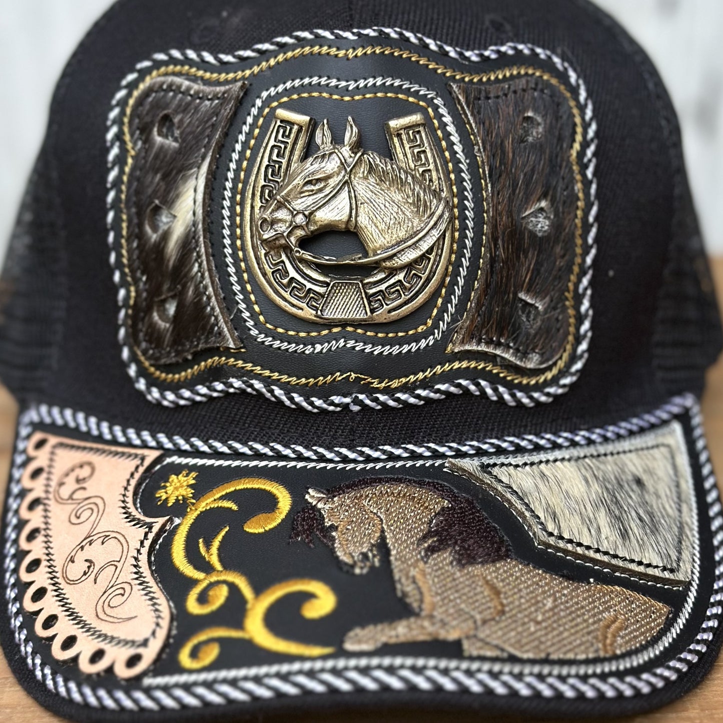 Gorra Vaquera " El Potro de Oro" Negro - Gorras Artesanales Mexicanas (4)