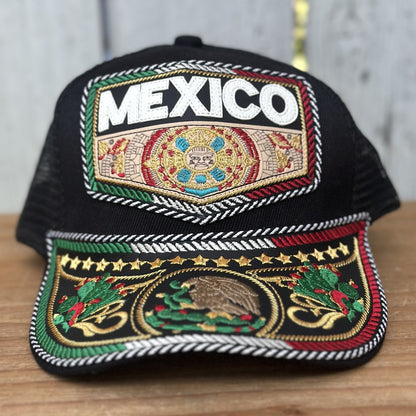 Gorra Vaquera Artesanal Negra “Mi México Lindo” con Bordado Tricolor, Calendario Azteca y Águila Mexicana