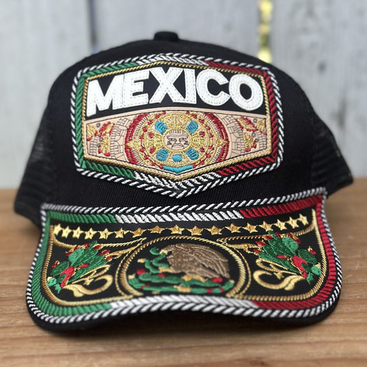 Gorra Vaquera Artesanal Negra “Mi México Lindo” con Bordado Tricolor, Calendario Azteca y Águila Mexicana