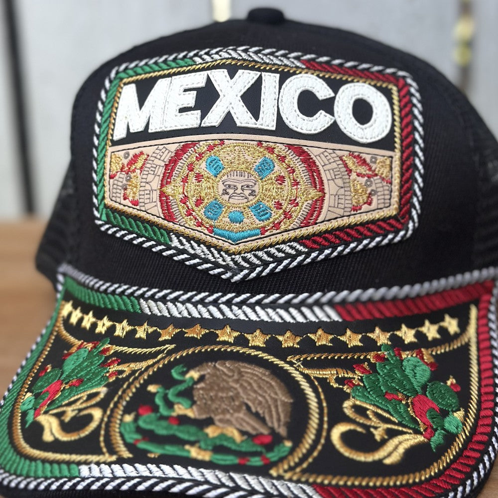 Gorra Vaquera Artesanal Negra “Mi México Lindo” con Bordado Tricolor, Calendario Azteca y Águila Mexicana (6)