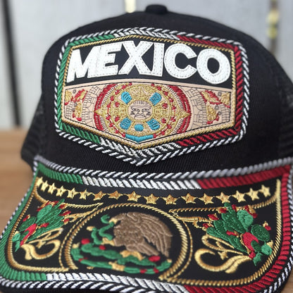 Gorra Vaquera Artesanal Negra “Mi México Lindo” con Bordado Tricolor, Calendario Azteca y Águila Mexicana (6)