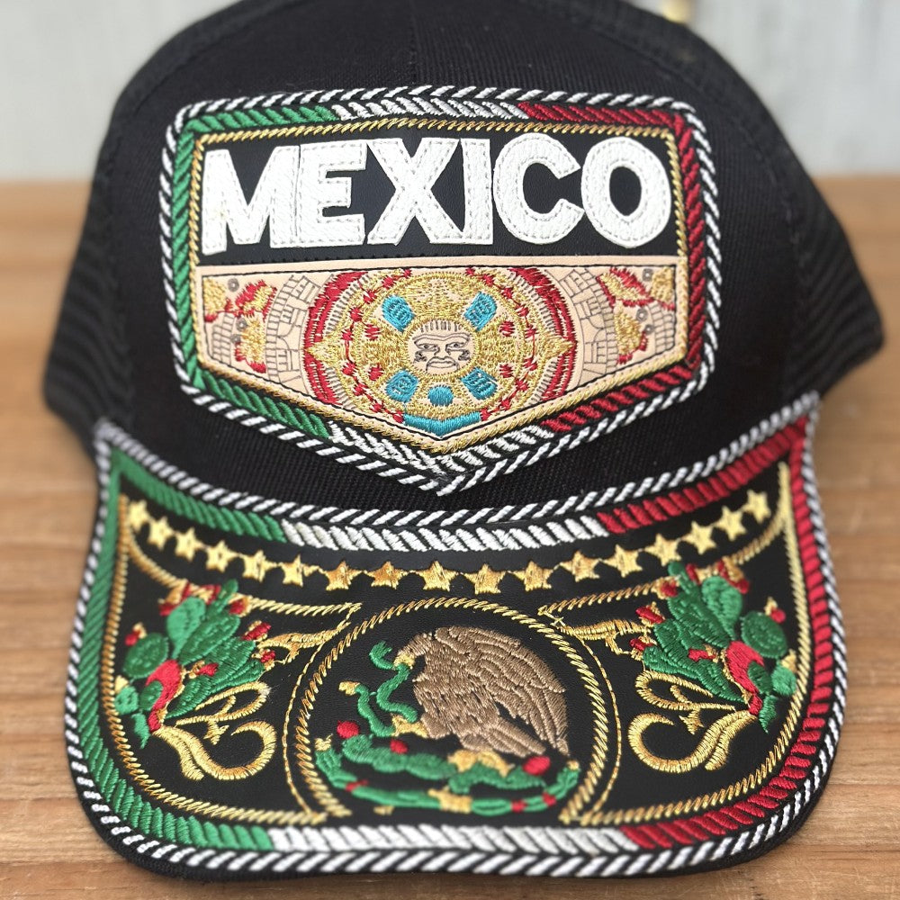 Gorra Vaquera Artesanal Negra “Mi México Lindo” con Bordado Tricolor, Calendario Azteca y Águila Mexicana (5)