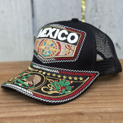 Gorra Vaquera Artesanal Negra “Mi México Lindo” con Bordado Tricolor, Calendario Azteca y Águila Mexicana (3)