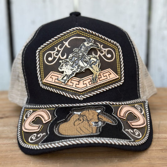 Gorra Vaquera Negra y Beige con Jinete y Toro | Gorras Artesanales Mexicanas
