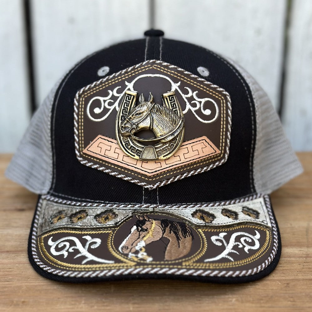 Gorra Vaquera Negra y Gris con Caballo Y Herradura y Bordado de Caballo | Gorras Artesanales Mexicanas