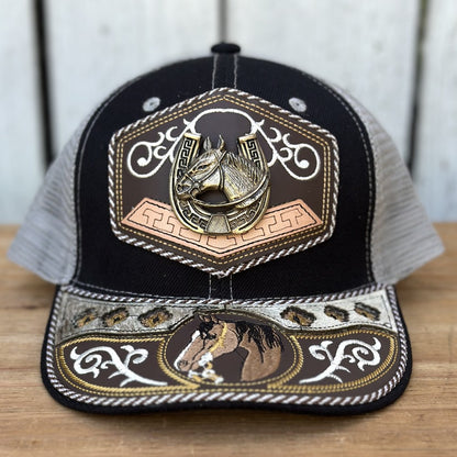 Gorra Vaquera Negra y Gris con Caballo Y Herradura y Bordado de Caballo | Gorras Artesanales Mexicanas